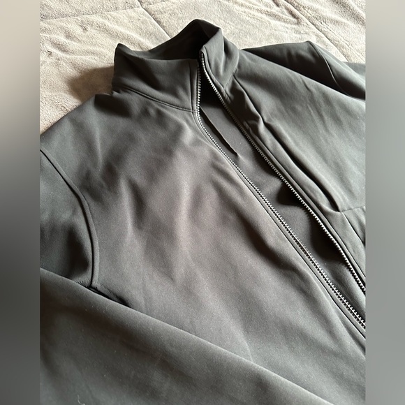 Lulu Men’s light track jacket - Picture 3 of 6